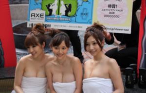 疯狂揉搓奶头挤出奶水_1080日韩免费观看